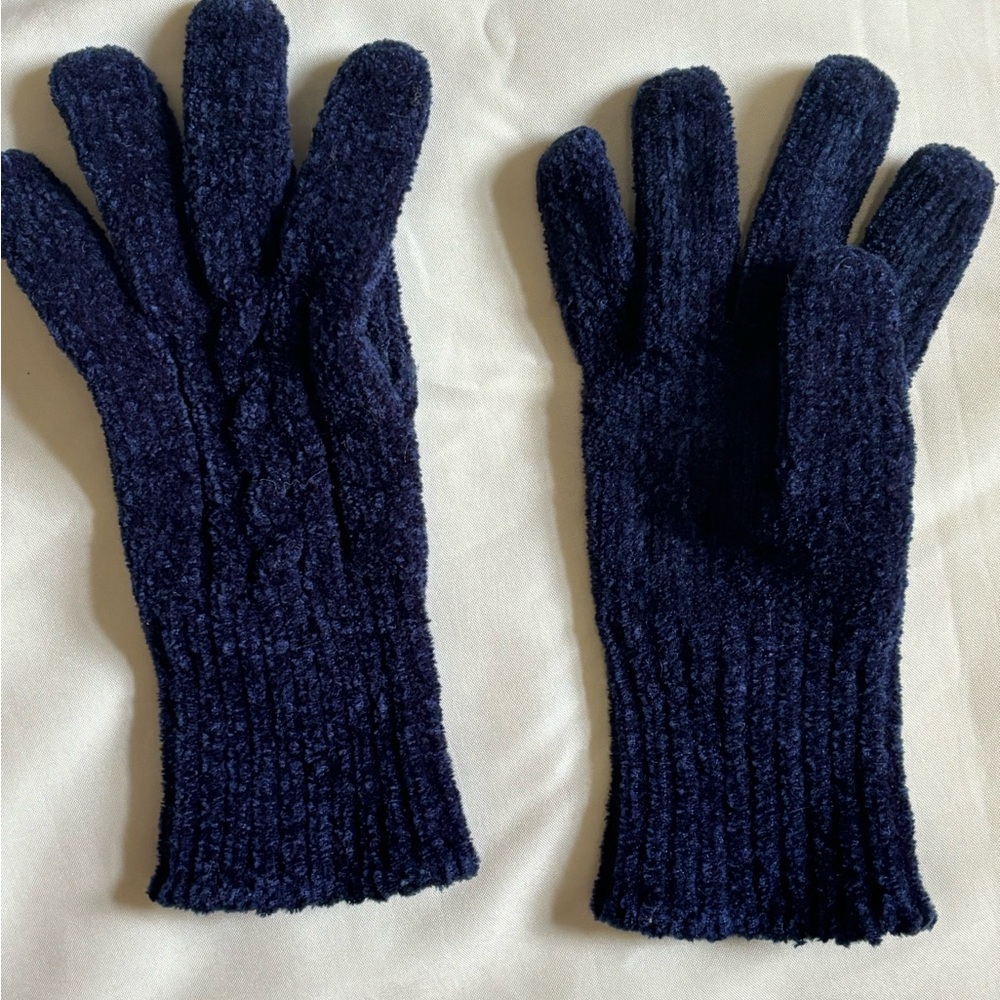 Blue gloves